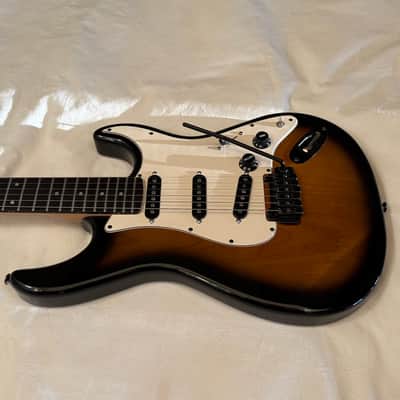 Carvin Bolt SSS Tremolo - Custom Shop Strat Killer - Made in USA - Two Color Sunburst - Free Pro Setup image 5