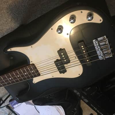 Peavey Forum - Black image 13