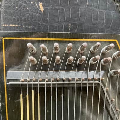 Autoharp By Oscar Schmidt 12 Chord 32 string Auto Harp W/ Case - Black image 9