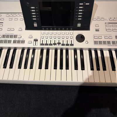 Yamaha Tyros3 61-Key Arranger Workstation Keyboard - Silver image 6