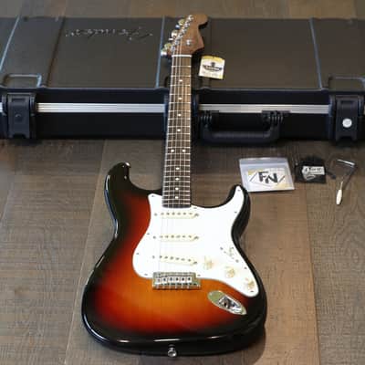 MINTY! 2017 Fender Limited Edition American Professional Stratocaster 3-Color Sunburst w/ Solid Rosewood Neck + OHSC