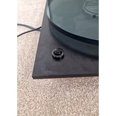 REGA Planar 3 Turntable - Iconic Design - Good image 12