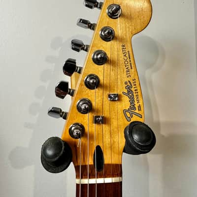 Fender Standard Stratocaster with Rosewood Fretboard 1998 - 2005 - Matte Red image 7