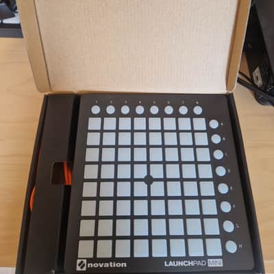 Novation Launchpad Mini Mk1 2013 - 2015 - Plastic image 3