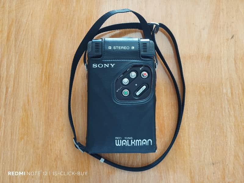 Sony WM R2 1982 - Sony Walkman Cassette player WM R2 black working image 1