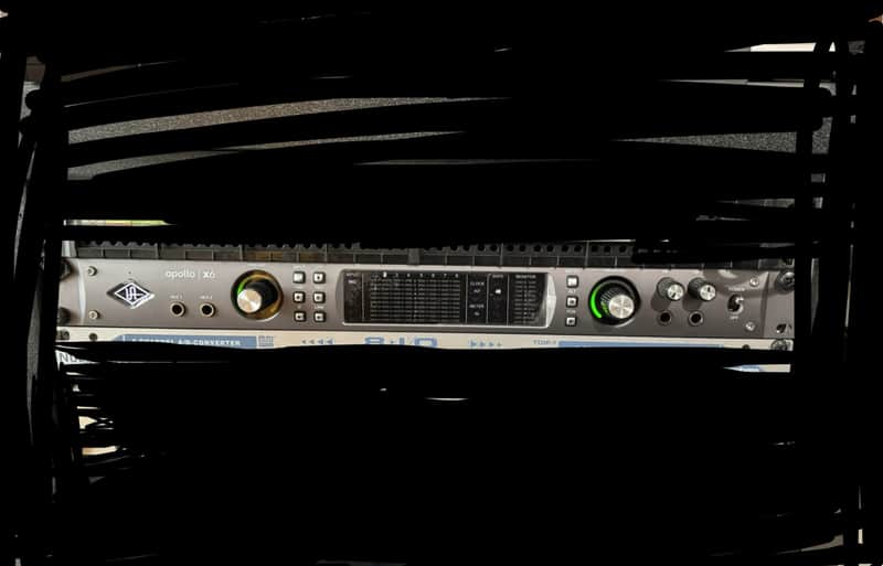 Universal Audio Apollo x6 Gen1 Thunderbolt 3 Audio Interface - Black image 1
