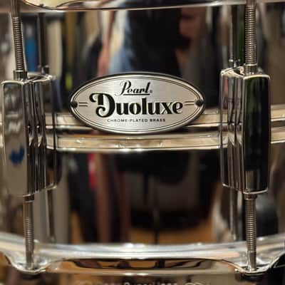 Pearl DUX1465BR Duoluxe 14x6.5" Chrome Over Brass Snare Drum 2021 - Present - Nicotine White Marine Pearl Inlay image 4