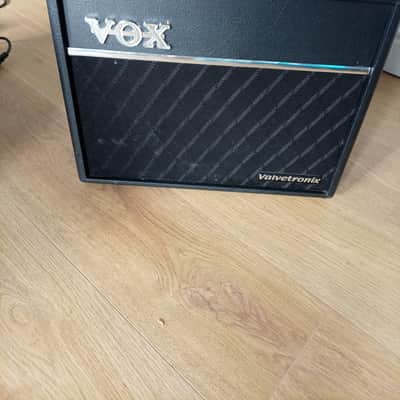 Vox Valvetronix VT20+ 30-Watt 1x8" Modeling Guitar Combo 2010 - 2015 - Black image 1