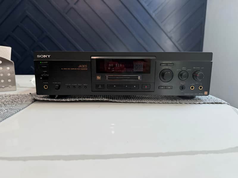 Sony JA3ES Mini Disk 1995 - Black