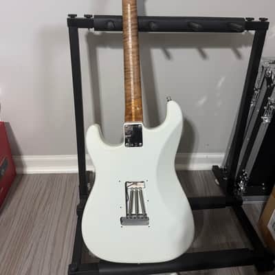 Fender Custom Shop GT11 Journeyman Relic Stratocaster - Olympic White/3-tone Sunburst 2025 - Olympic White/3-tone Sunburst image 2