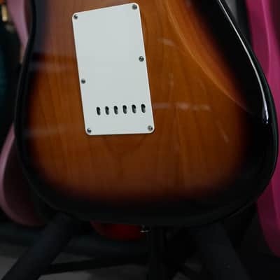 Fender Vintera II '60s Stratocaster with Maple Fretboard 2023 - Present - 3-Color Sunburst image 9