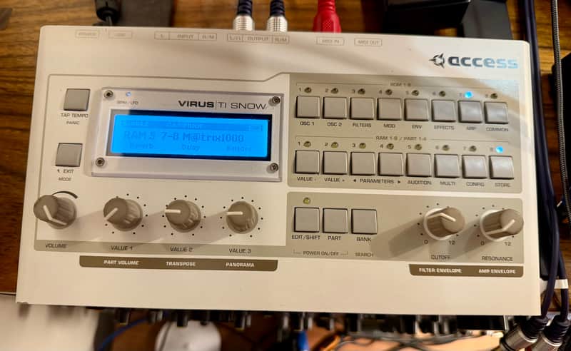 Access Virus TI Snow Desktop Digital Synthesizer 2008 - White image 1