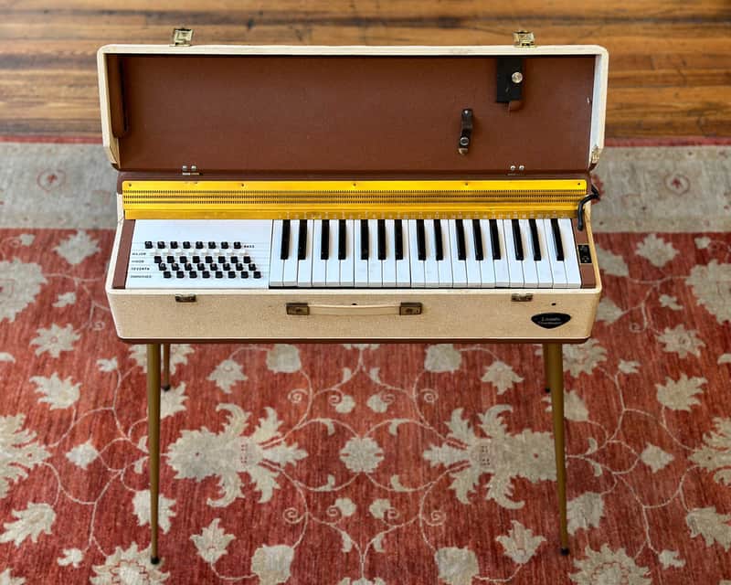 Lincoln Chordmaster Portable Organ image 1
