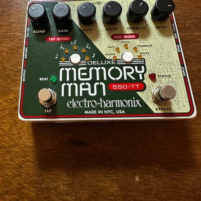 Electro-Harmonix Deluxe Memory Man 550-TT Tap Tempo 550Ms Analog Delay 2012 - Present - Green image 2