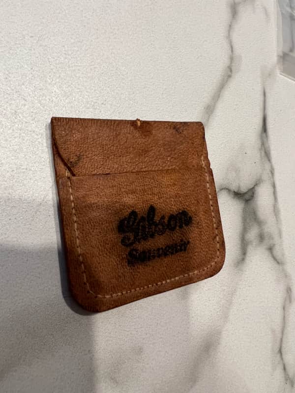 1936-1939 Gibson Souvenir Chicago or New York World Fair Pick Pouch Picks Plectra Plectrum Rare Case Candy Pre War Collector Vintage image 1
