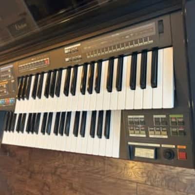 Yamaha Electone MC 600 1985 - Wood grain finish image 3