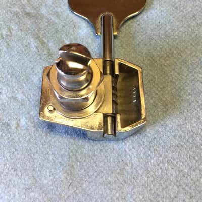Fender American Standard Bass Tuning Machines image 3