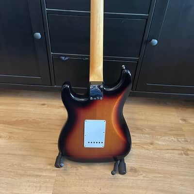 Fender Vintera '60s Stratocaster with Pau Ferro Fretboard 2019 - 2023 - 3-Color Sunburst - incl. Case and Gigbag image 5