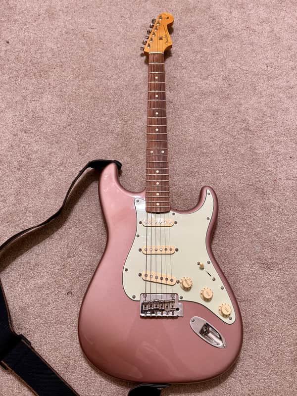 Fender Vintera '60s Stratocaster Modified with Pau Ferro Fretboard Burgundy Mist Metallic