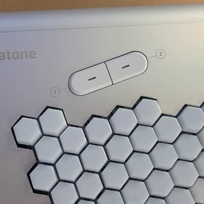 Lumatone 280 key Isomorphic Keyboard – Excellent Condition – Original Box, Kickstand & Manual image 2