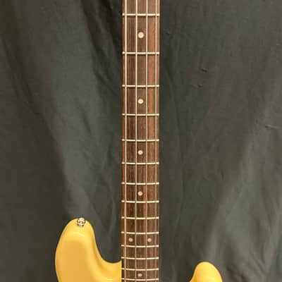 Fender Limited Edition Laura Lee Jazz Bass - Vintage White image 4