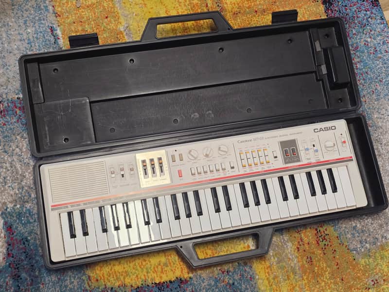 Casio MT-65 Casiotone 49-Key Synthesizer 1980s - White image 1