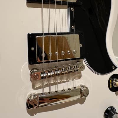 Epiphone 1961 SG Inspired by Gibson Custom Shop – Classic White – Gibson BurstBuckers – Original Hardshell Case image 3