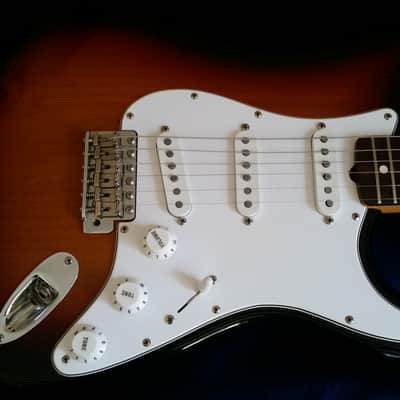 Fender Jimi Hendrix Voodoo Strat Rosewood Fretboard 1998 - 2000 3-Color Sunburst Abby Ybarra CS Pups image 11