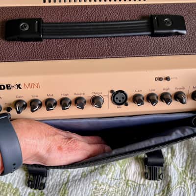 Fishman PRO-LBT-500 Loudbox Mini with Bluetooth 2-Channel 60-Watt 1x6.5" Acoustic Guitar Amp AND  - Brown image 7