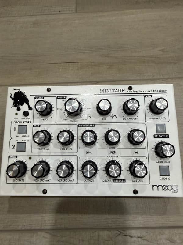Moog Minitaur - White image 1