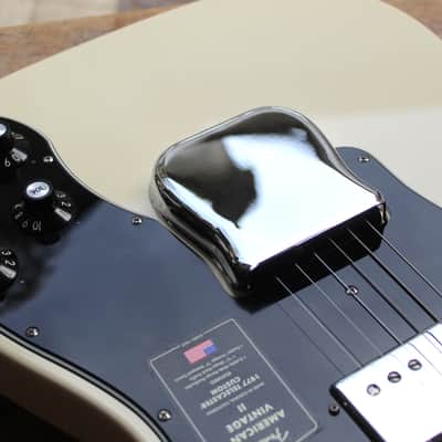 FENDER "American Vintage II 1977 Telecaster Custom, Rosewood Fingerboard, Olympic White" HARDCASE image 4