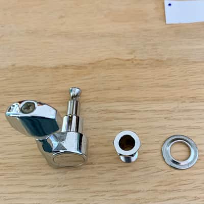 Tuning Head (1) For Electric Guitars, In-Line Style, Right Handed (Chrome) image 3