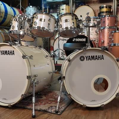 Yamaha Absolute Hybrid Drum Set - 8x6/10x7/12x8/14x13/16x15/20x16/22x18 - Polar White