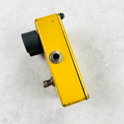 MXR MX-104 Script Distortion + 1977 - Yellow image 5