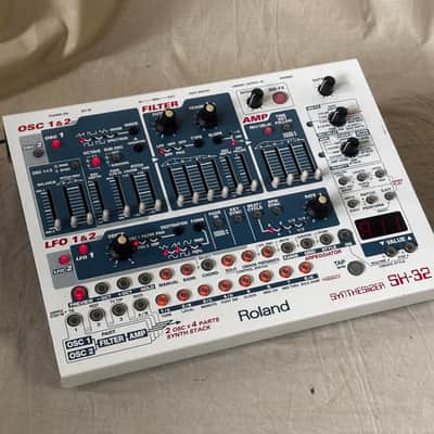 Roland SH-32 Synthesizer 4-part multitimbral desktop synth module New battery!!