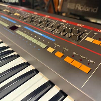 Roland Juno-106 61-Key Programmable Polyphonic Synthesizer 1984 - 1985 - Black image 3