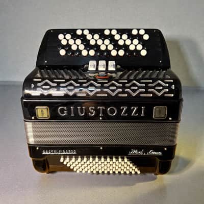 GIUSTOZZI Mod. Lusso, two voices, tremolo image 2