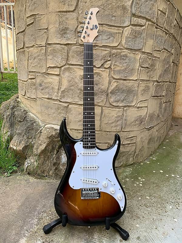 AXL AS-750 Headliner Stratocaster 2000s NOS Sunburst | Reverb