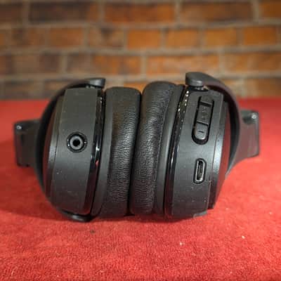 Bose On-Ear Wireless Headphones w/ Original Box image 3