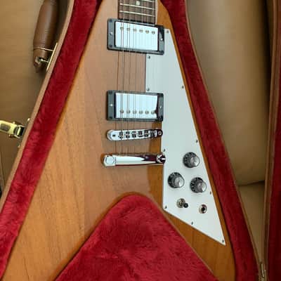 Gibson Flying V 2019 Antique Natural MINT (never played) with case and all case candy image 5