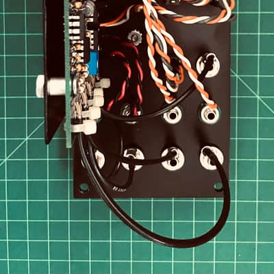 Synthesis Technology MOTM-300 Ultra VCO E 1999 - Black Panel image 3