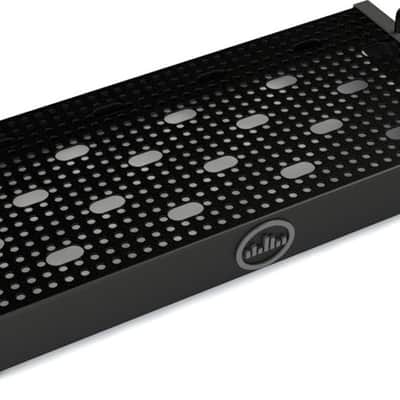 Temple Audio Solo 18 Gunmetal Gray Pedalboard w/Flight Case, Power Supply, and Cloth image 2