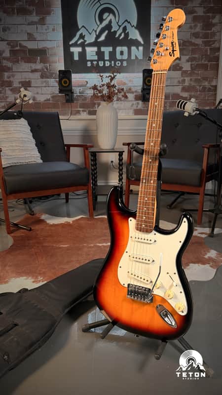Squier Stratocaster Standard 2005 - 2-tone Sunburst image 1