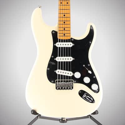 Fender Certified Pre-Owned Nile Rodgers Hitmaker Stratocaster, Maple Fingerboard, Olympic White (S4) (00686) image 1