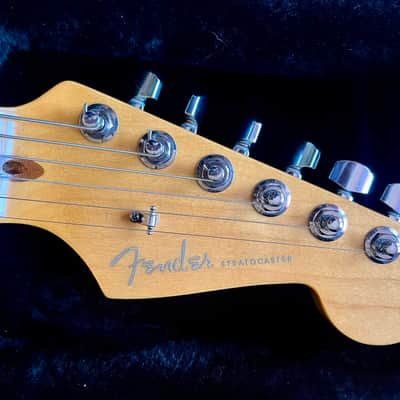 2008 Fender deluxe Stratocaster V neck - Honey Blonde image 5