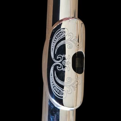 SILVER INTERMEDIATE/STUDENT CONCERT BAND FLUTE-ENGRAVED image 4