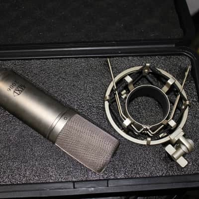 MXL 2006 Large Condenser Mic with Mount and Case image 1