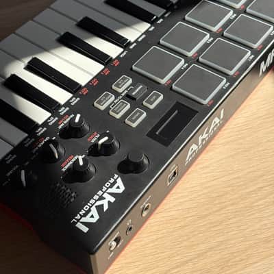 Akai MPK Mini Play Portable 25-Key MIDI Controller 2018 - Present - Black image 6