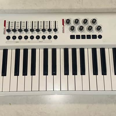 M-Audio Axiom Pro 61 Key USB MIDI Keyboard Controller 2010s - White image 3