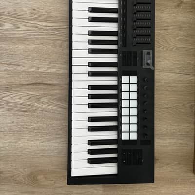 Novation Launchkey 49 MKIV MIDI Keyboard Controller 2024 - Present - Black image 3